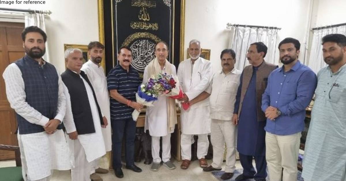 Delhi: Gulam Nabi Azad meets J-K leaders; set to float his own national party